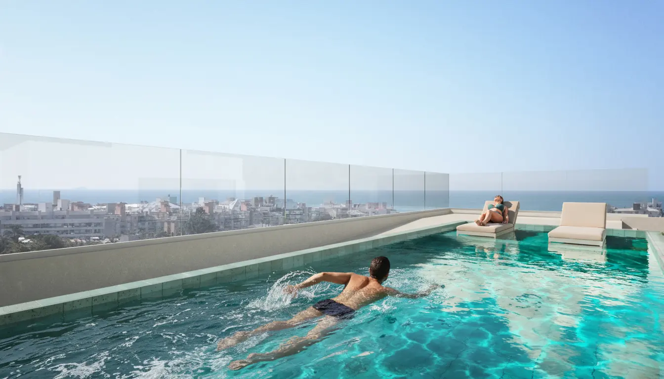 Piscina do Plage Studios com vista para o mar